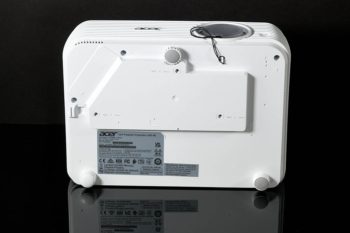 Acer H6815BD Ansicht unten