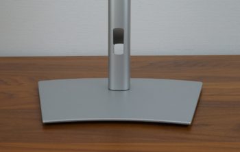 Monitorstandfu&szlig; mit integrierter Drehfunktion und &Ouml;ffnung zum Kabelmanagement