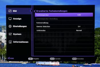 OSD: Farbtemperatur „Kühl“ besitzt 6749 K