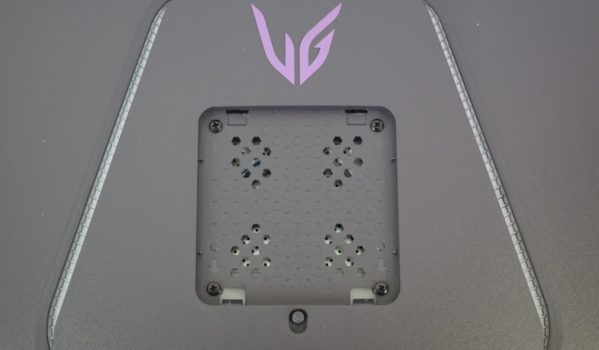 VESA-100-&Ouml;ffnungen f&uuml;r alternative Befestigungen