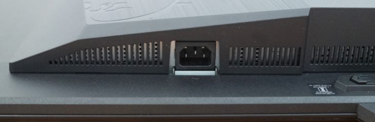 Stromanschluss des MSI MPG 322URDE QD-OLED X24