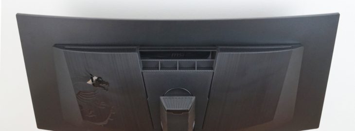 Displayr&uuml;ckseite mit L&uuml;ftungs&ouml;ffnungen im oberen Bereich des Erkers