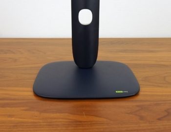 Monitorstandfuß mit NVIDIA-G-Sync-Aufkleber