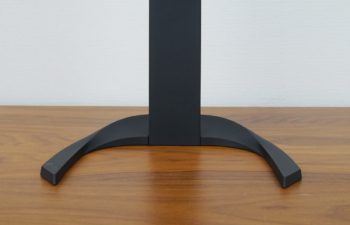 Gedrehter Monitorstandfuß in U-Form