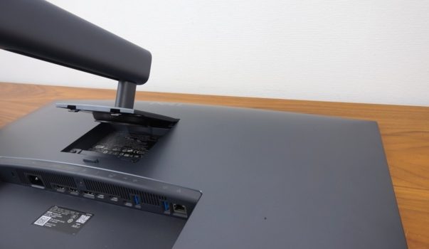 Verbindung von Standbein und Display