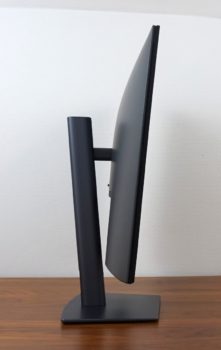 Monitor Ansicht seitlich mit maximalem Neigungswinkel nach vorn