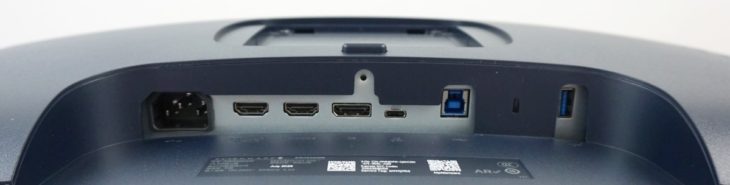 Anschlüsse und unten in der Mitte der Joystick zur Bedienung