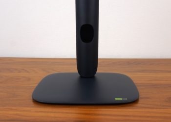 Monitorstandfu&szlig; mit &Ouml;ffnung f&uuml;r das Kabelmanagement