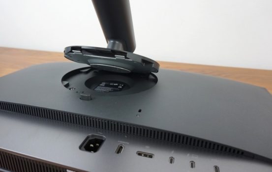 Verbindung von Standbein und Display